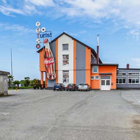 Bed And Breakfast Turist Staro Petrovo Selo Экстерьер фото