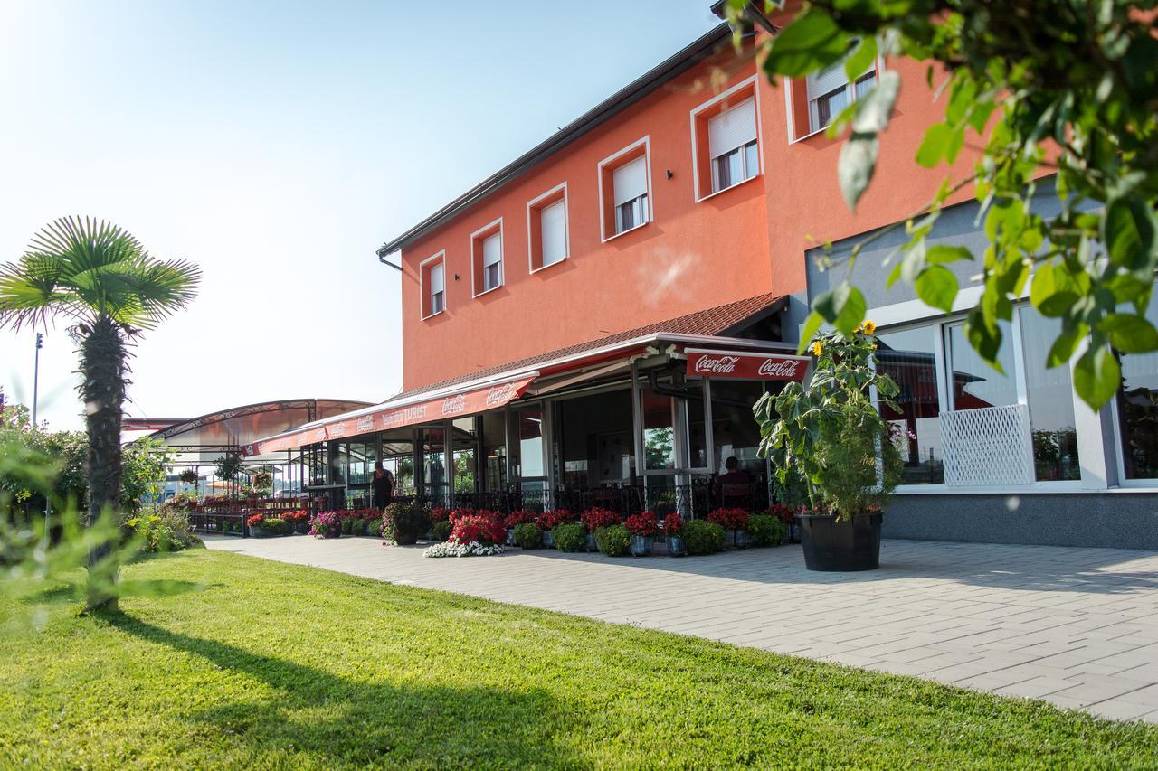 Bed And Breakfast Turist Staro Petrovo Selo Экстерьер фото